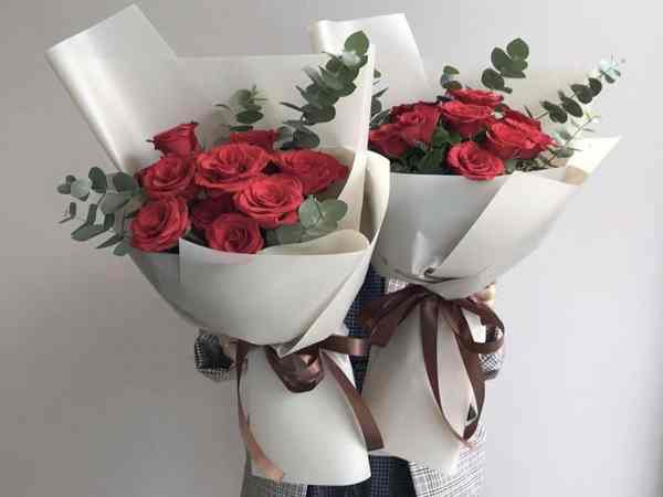 Bày Đồ Vật Có Đôi Có Cặp Bày Đồ Vật Có Đôi Có Cặp