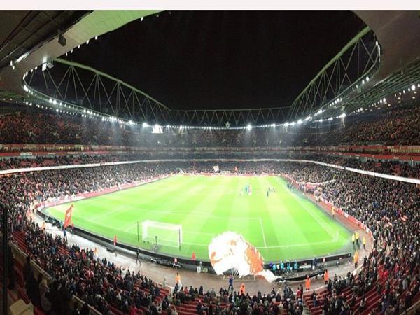 Sức chứa và thiết kế sân nhà Arsenal